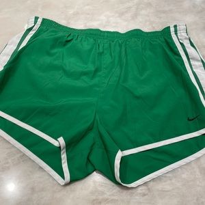 NIKE Dri Fit Green Running Athletic Short L